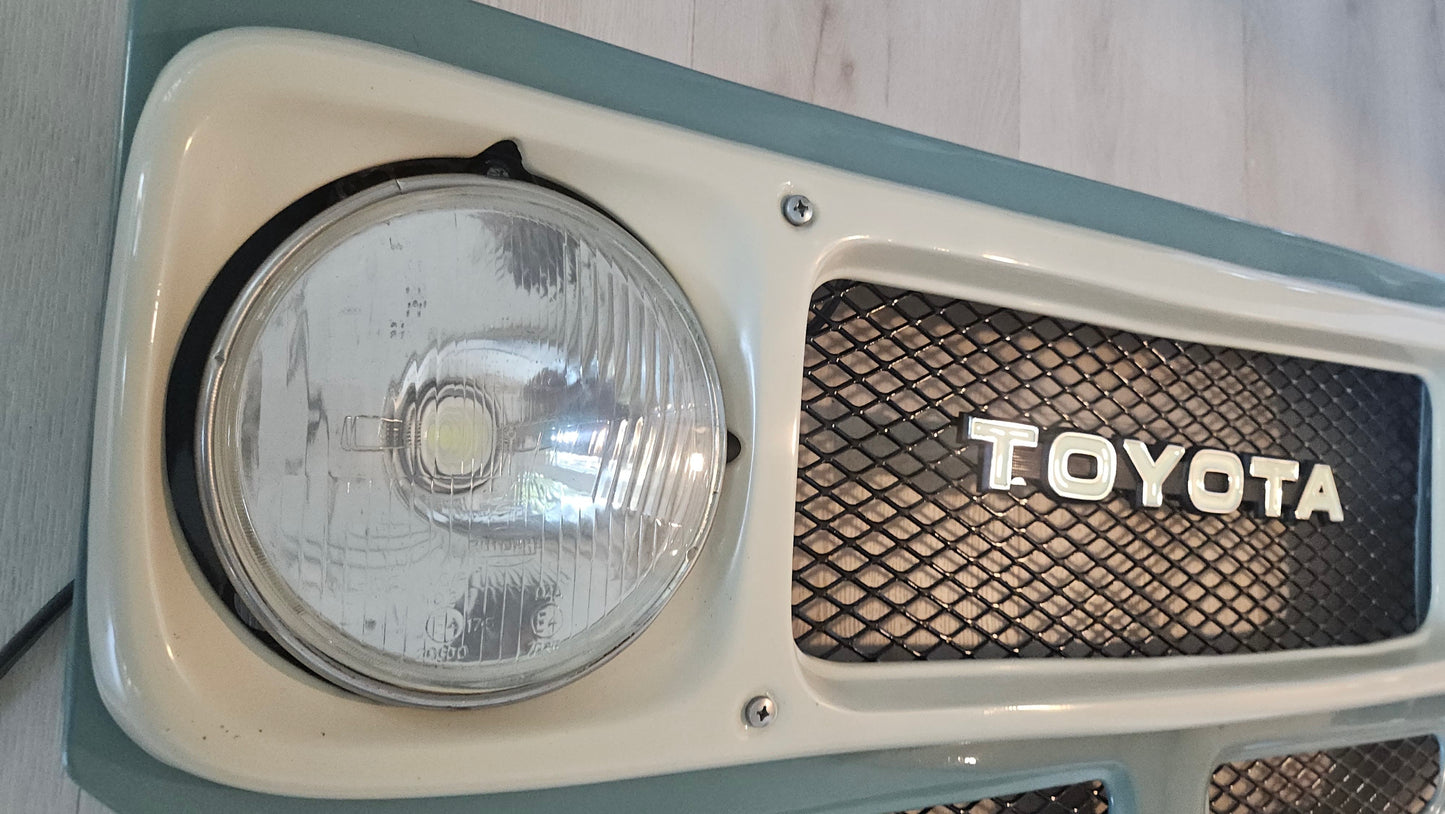 Front BiB Grille 110V Wall Hanger
Toyota Land Cruiser FJ40